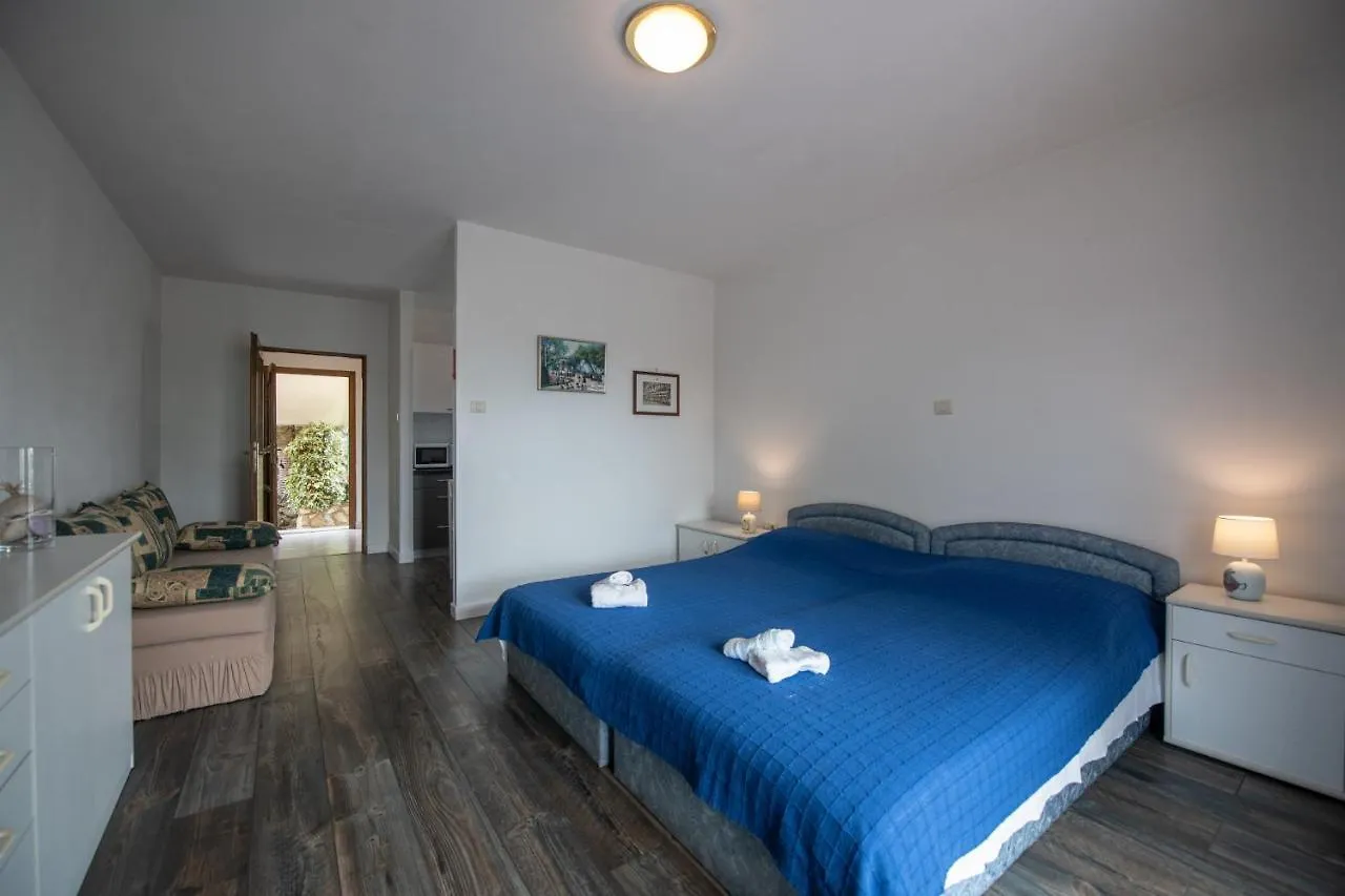 Apartment Ika Blue Studio