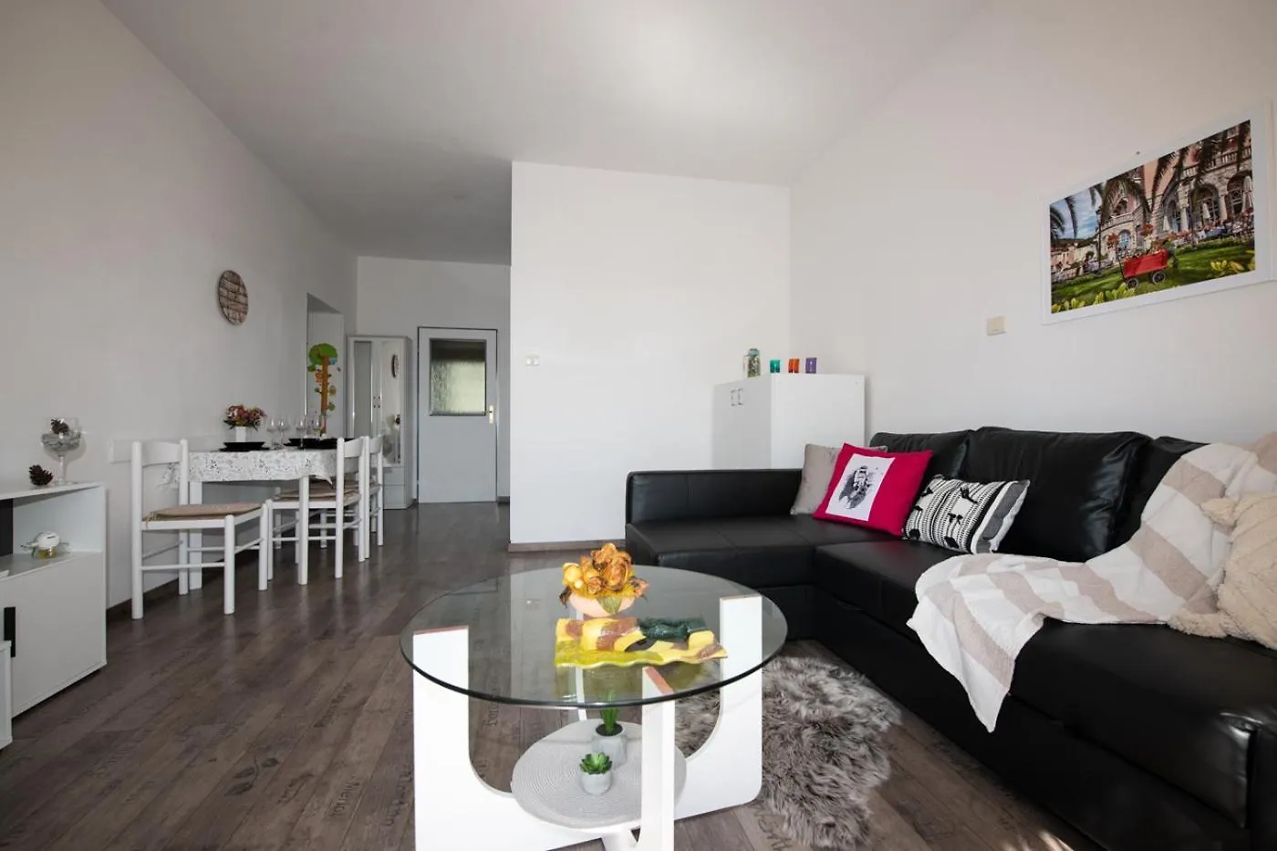 Ika Blue Studio Apartment