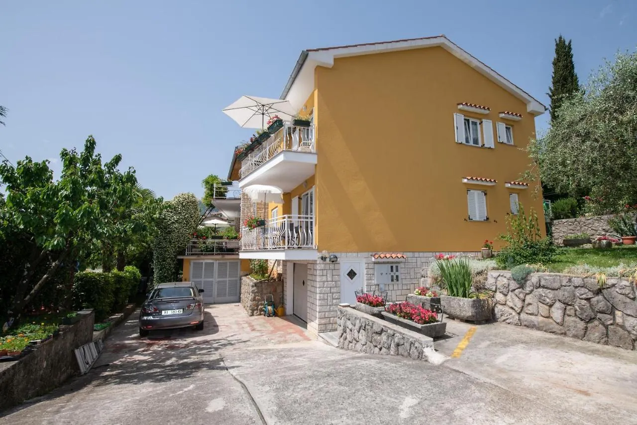 Apartment Ika Blue Studio